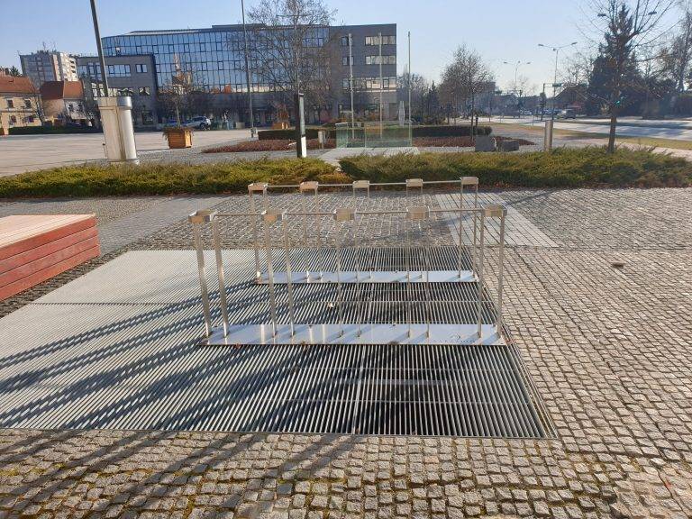 urbana oprema - stalak za bicikle od inox-a