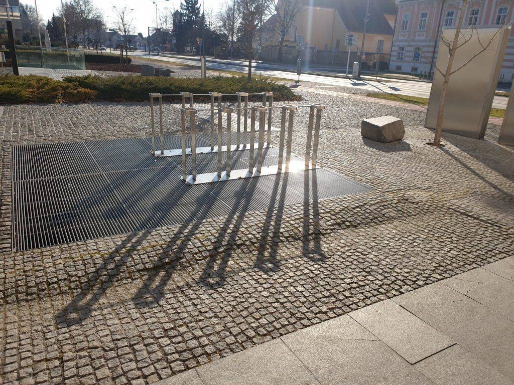 urbana oprema - stalak za bicikle od inox-a